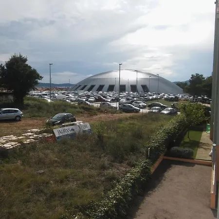 With A Parking Space - 14114 Ζαντάρ